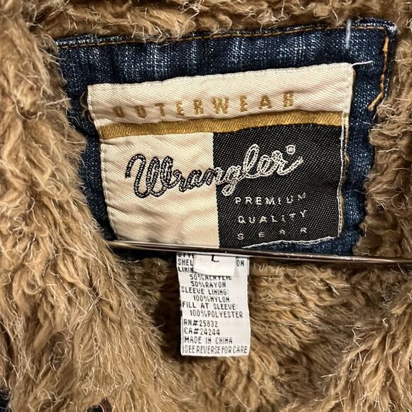Y2K Vintage Wrangler Denim Jacket Faux Fur Lining - Picture 7 of 7